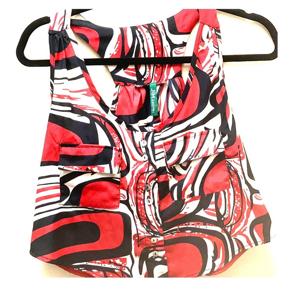 Adorable red and black crop top!